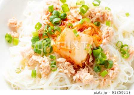 キムチとツナのぶっかけそうめんのアップ。 91859213