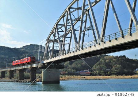 耳川橋梁を渡る713系 耳川橋梁を渡る713系 91862748