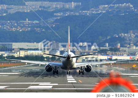 大阪国際空港 離着陸する旅客機 大阪国際空港 離着陸する旅客機 91862924