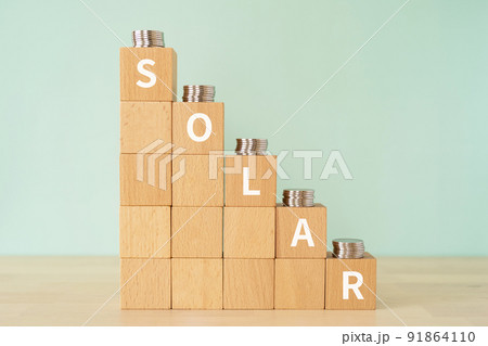 「SOLAR」と書かれたブロックとコイン 「SOLAR」と書かれたブロックとコイン 91864110