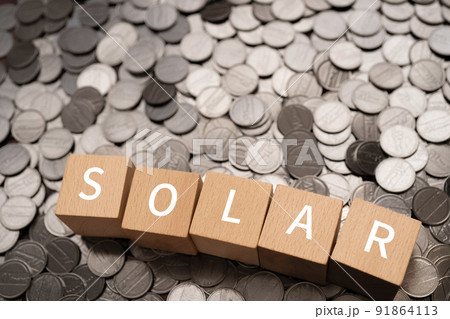 「SOLAR」と書かれたブロックとコイン 「SOLAR」と書かれたブロックとコイン 91864113