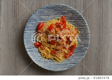 ミニトマトとベーコンのパスタ 91865478