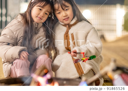 子供 ライフスタイル キャンプ 91865526
