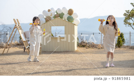 子供 ライフスタイル 二人 91865981