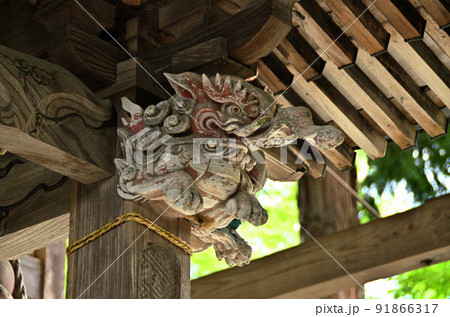 埼玉県秩父市下吉田　椋(むく)神社内　八幡宮旧本殿の守護神 91866317
