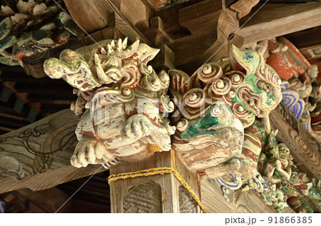 埼玉県秩父市下吉田 椋(むく)神社内 八幡宮旧本殿の守護神 埼玉県秩父市下吉田 椋(むく)神社内 八幡宮旧本殿の守護神 91866385