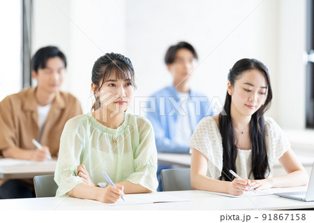 女子大生 大学 教室 女子大生 大学 教室 91867158
