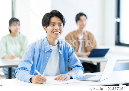 大学生　授業　教室 91867164