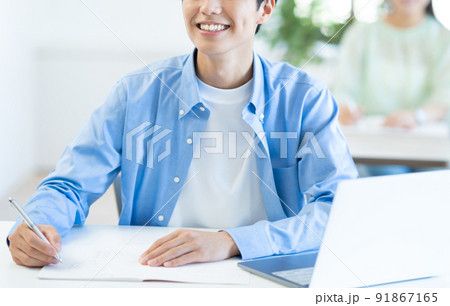 大学生　授業　教室 91867165