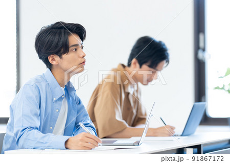 大学生　授業　教室 91867172