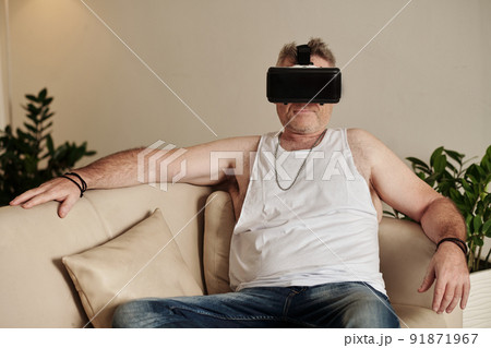Man in VR headset Watchig Movie 91871967