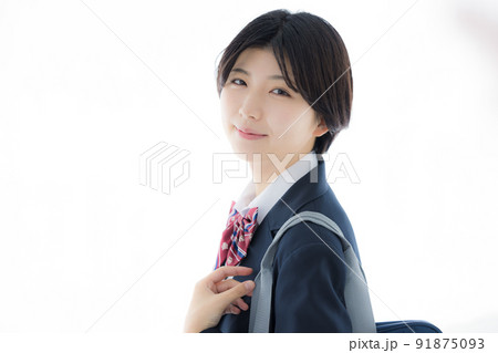 新入学　ブレザーを着ている女子高校生のポートレート　 91875093