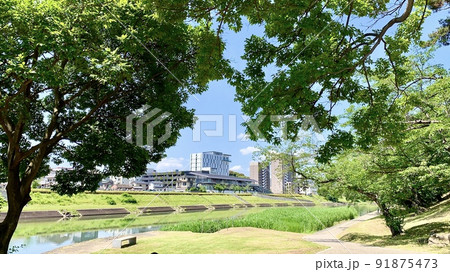 河川敷の散歩道［乙川(愛知県岡崎市］ 91875473