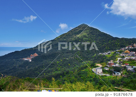 台湾　九份（きゅうふん）　山あいの町並み 91876678