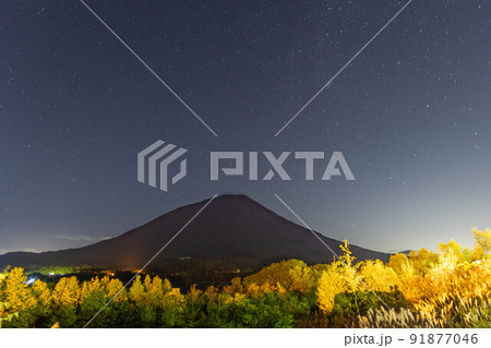 綺麗な星空と羊蹄山 綺麗な星空と羊蹄山 91877046
