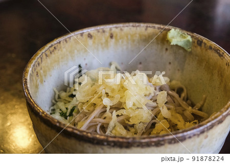 天かすが載った信州蕎麦 91878224