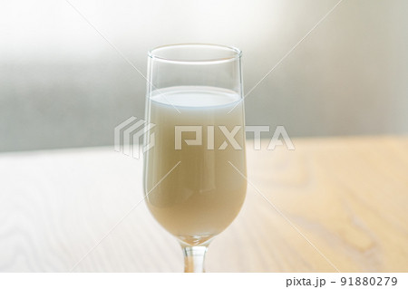グラスに入った乳酸飲料 写真素材 グラスに入った乳酸飲料 写真素材 91880279