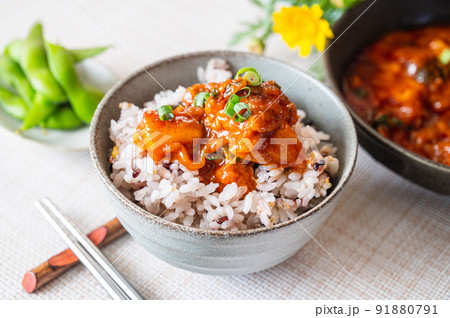 雑穀ごはんにのせたチーズタッカルビ 91880791