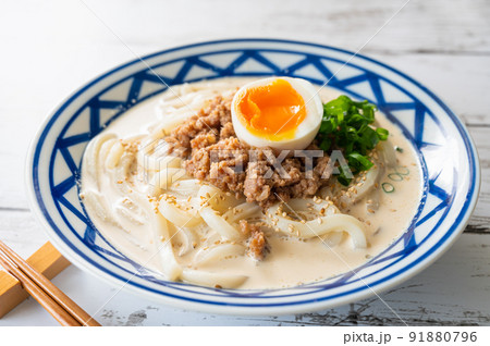 冷たいクリーミーな肉味噌うどん 冷たいクリーミーな肉味噌うどん 91880796