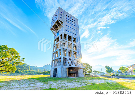 朝日と夏の旧志免鉱業所竪坑櫓 福岡県志免町 朝日と夏の旧志免鉱業所竪坑櫓 福岡県志免町 91882513