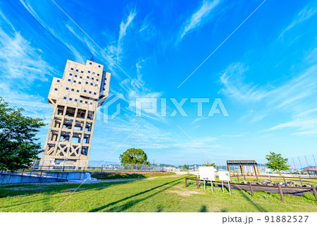 夏の早朝の旧志免鉱業所竪坑櫓 福岡県志免町 夏の早朝の旧志免鉱業所竪坑櫓 福岡県志免町 91882527