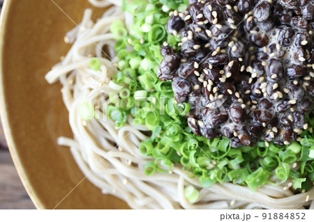 ネギたっぷり黒豆の納豆蕎麦 冷たい蕎麦 ネギたっぷり黒豆の納豆蕎麦 冷たい蕎麦 91884852