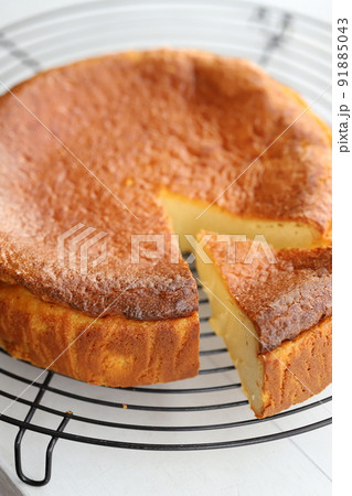 米粉のベイクドチーズケーキ　チーズケーキ　手作りケーキ 91885043