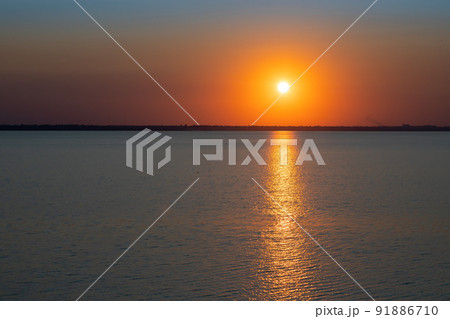 Beautiful red and orang sunset over the lake 91886710