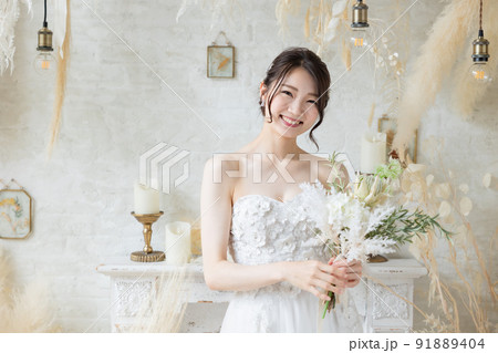 日本人の花嫁(横位置・半身) 日本人の花嫁(横位置・半身) 91889404