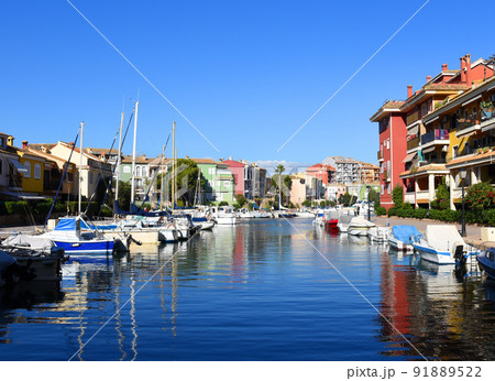 Jetty with yacht. Yachts and motor boats in marina Port Saplaya, Valencia.  91889522