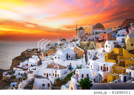 Santorini, Greece - Golden sunset over Oia village, Greek Islands 91890421