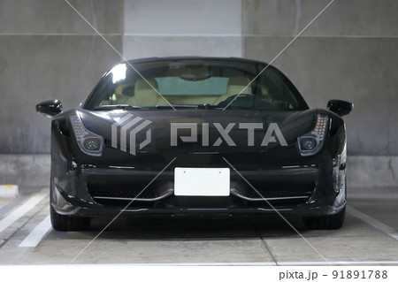 駐車場のスポーツカー　イメージ 91891788