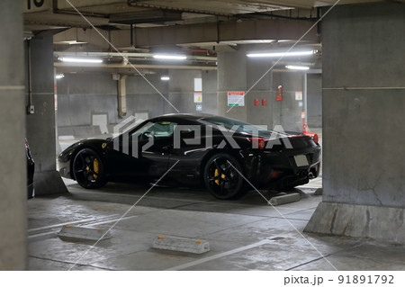 駐車場のスポーツカー イメージ 駐車場のスポーツカー イメージ 91891792