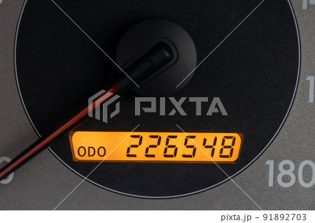 22万キロ越えの自動車のオドメーター 91892703