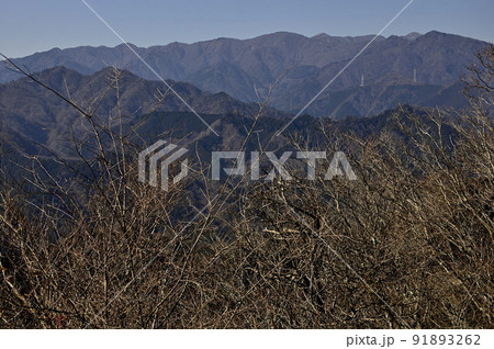 丹沢の相州アルプス 経ヶ岳山頂からの展望 表丹沢と丹沢主脈 丹沢の相州アルプス 経ヶ岳山頂からの展望 表丹沢と丹沢主脈 91893262