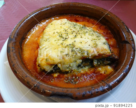 【スペイン】チーズがたっぷり乗ったスペイン風ラザニア（フリヒリアナ） 91894225
