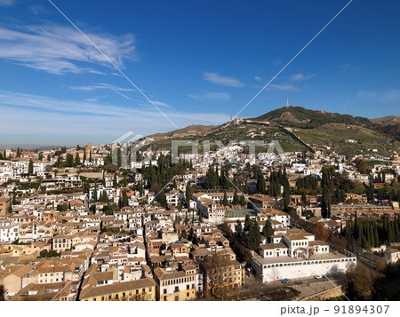 スペイン】アルハンブラ宮殿から見るアルバイシン地区の街並み（グラナダ）の写真素材 [91894307] - PIXTA