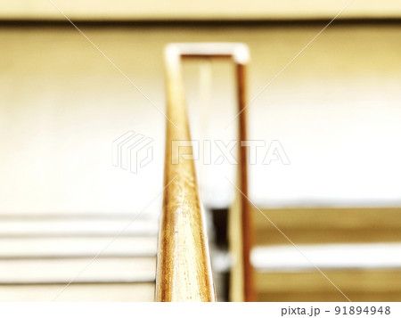 学校の階段の踊り場 91894948