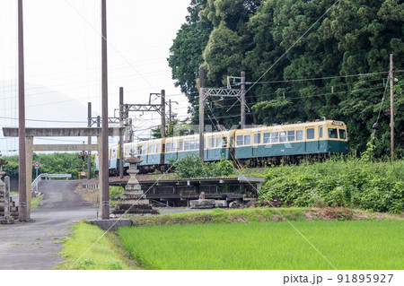 【北勢線】鳥居横を通過する列車 91895927