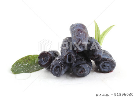 Honeysuckle berries Honeysuckle berries 91896030