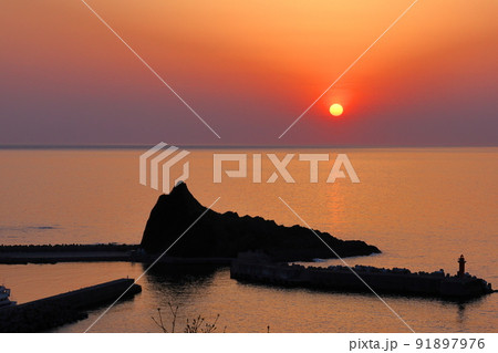 知床半島ウトロの夕日 夕日台知床斜里 知床半島ウトロの夕日 夕日台知床斜里 91897976