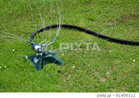 散水中のスプリンクラー 91900312