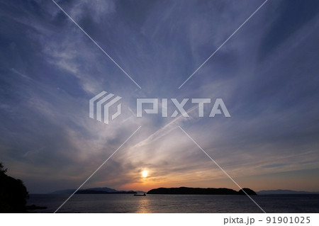 多様な雲が現れた初夏の夕景・超広角・空主体・220504pm 91901025