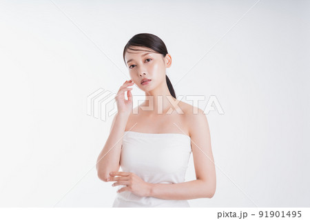女性 ビューティー きれい 白背景 女性 ビューティー きれい 白背景 91901495