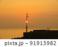 島原市からの有明海の日の出の光景 91913982