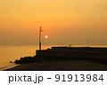島原市からの有明海の日の出の光景 91913984