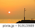 島原市からの有明海の日の出の光景 91913989