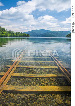 然別湖 湖に続く線路 然別湖 湖に続く線路 91914448