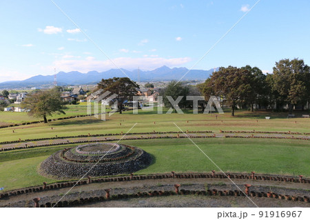 1500年前の姿に復元された八幡塚古墳 91916967