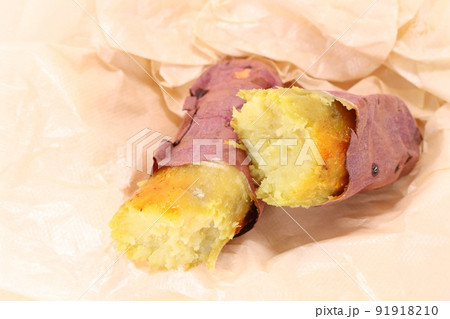 焼き芋　べにゆうか　紅優甘　紅はるか　2つに割ったところ 91918210